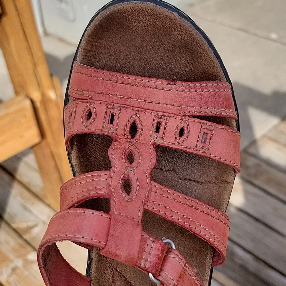Clarks Leather Salmon Coral Color Strappy Sandal. Women's Size 7 Med. - Picture 7 of 11